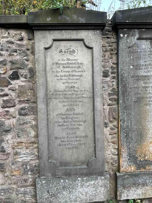 Edinburgh's Dark History Walking Tour - Greyfriars Graveyard: the tour’s best “click into place” moment