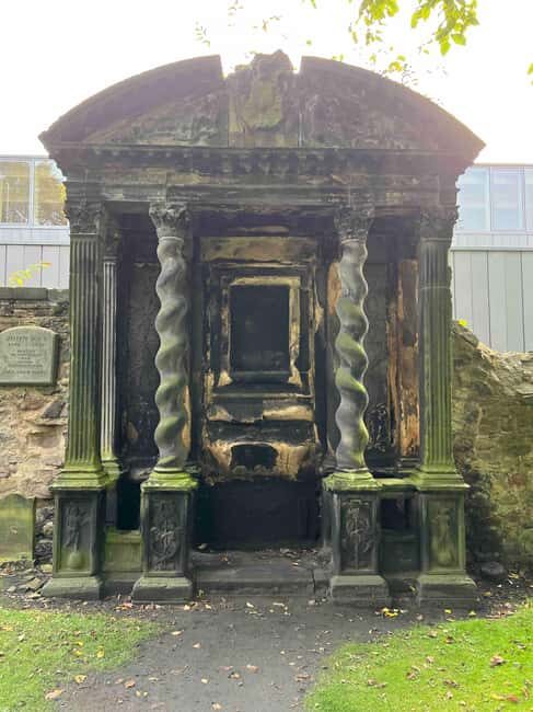 Edinburgh's Dark History Walking Tour - The Royal Mile’s upper stretch: Brodie’s Close, St Giles, and the last public execution