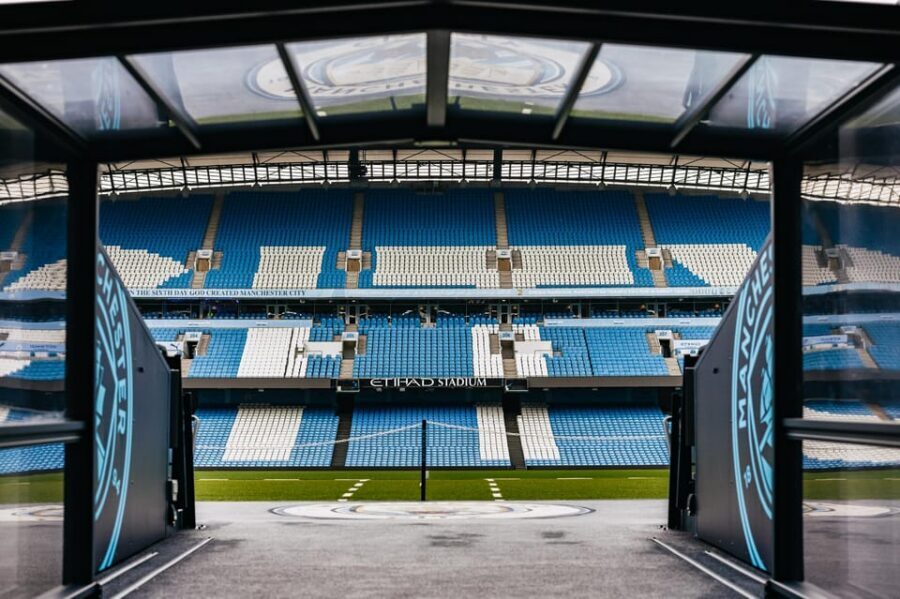 Etihad Stadium: The Manchester City Stadium Tour - Guides, sound, and pacing: getting the most from 75 minutes