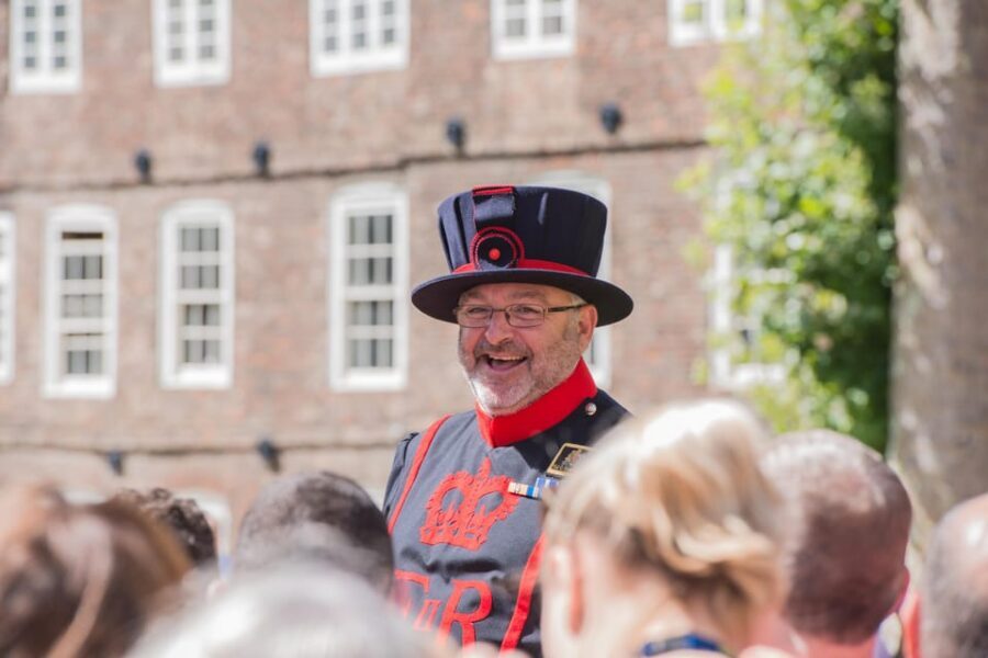 Exclusive Beefeater Meet & Greet at the Tower of London - The 15-minute welcome talk with a Yeoman Warder