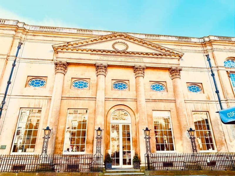 Explore Bath in Spanish: With Olga, local guide - The Circus and Royal Crescent: Georgian design you can actually picture
