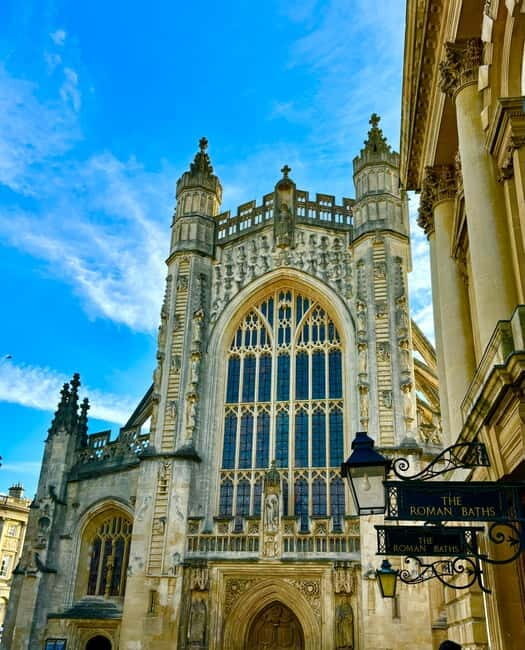 Explore Bath in Spanish: With Olga, local guide - Guildhall and Bath Abbey: how the medieval roots shape what you see