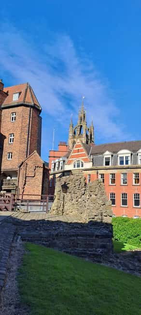 Explore Newcastle: 2 hour City Tours in Italian or English - Grey’s Monument and Charles Grey: Reform Act, Tall Columns, and City Pride