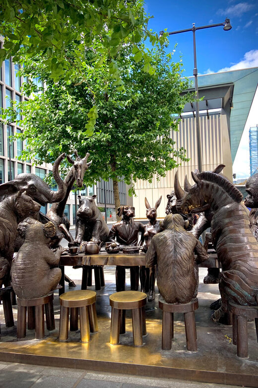Free things to in London ☀️Outdoors - The free contemporary art gallery and comedy show effect