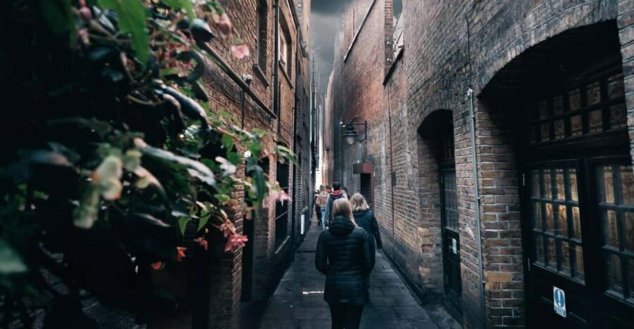 French Language: Original Harry Potter Walking Tour - Borough Market to Southwark Cathedral: where Muggle London starts feeling wizardly