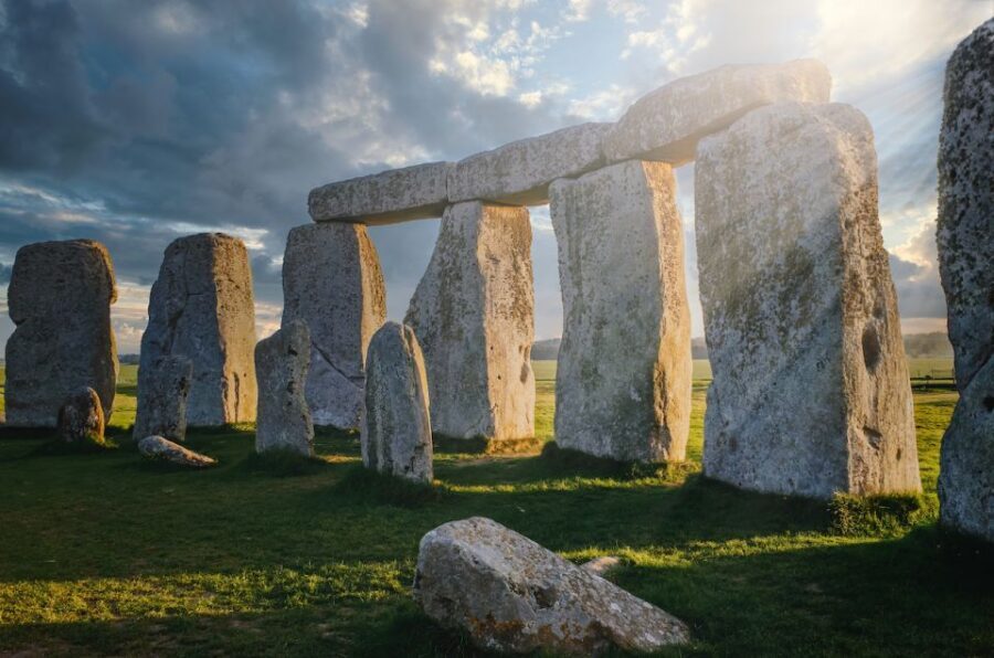 From Bath: Private Stonehenge and Salisbury Tour with Pickup - Stonehenge with skip-the-line entry: how the visit becomes clearer