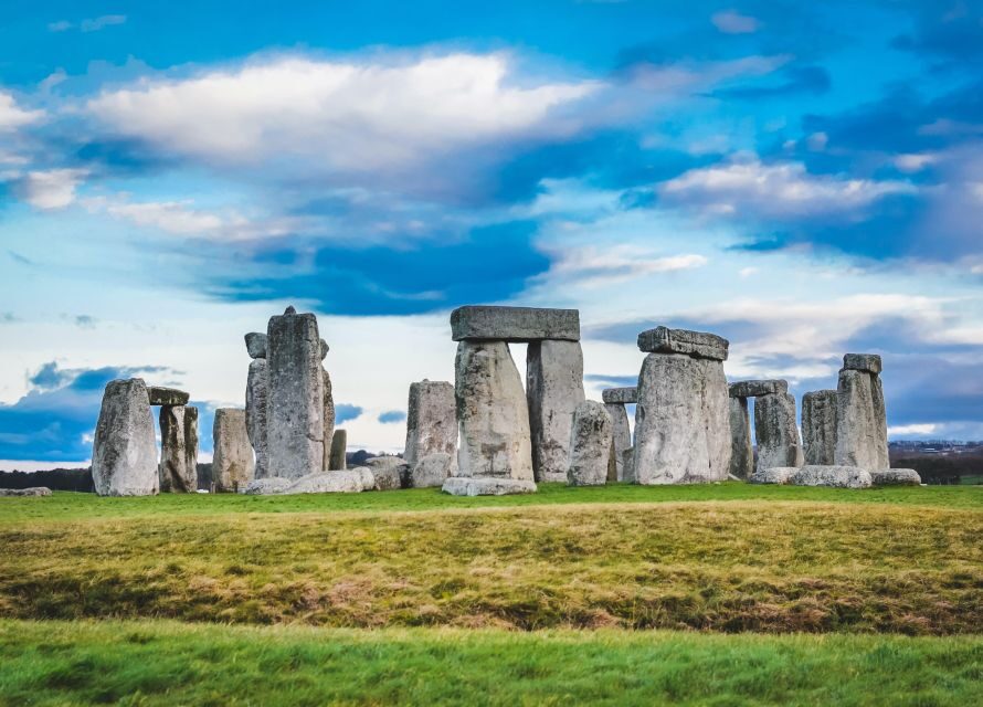 From Bath: Stonehenge & the Cotswolds Day Tour with Entry - Stonehenge with entry: the best ways to see the stones