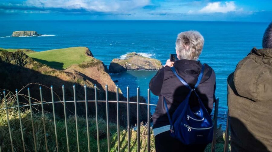 From Belfast: Giant's Causeway & Castles Guided Tour - Belfast City Hall departure and how the day stays organized
