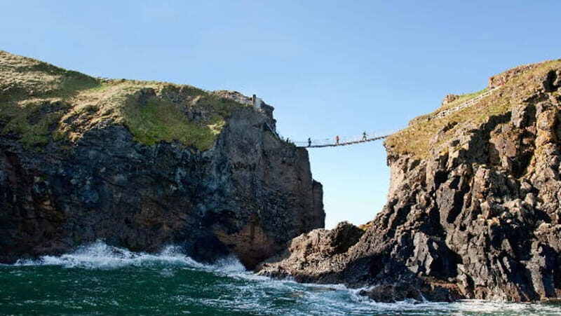 From Belfast: Giant's Causeway, Dunluce Castle & Dark Hedges - From Belfast to the Coast: how the day really moves