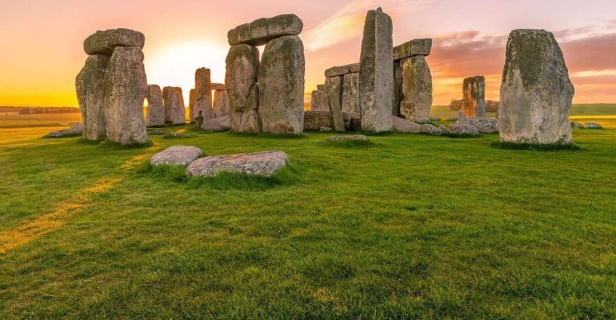 From Brighton: Stonehenge and Bath Full-Day Trip - The Brighton-to-Stonehenge start: getting into the story early
