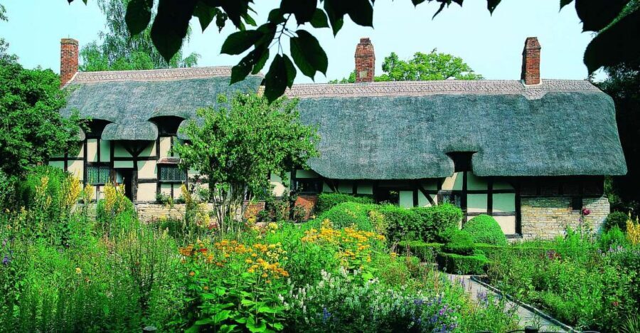 From Brighton: Stratford-upon-Avon & The Cotswolds Day Trip - Anne Hathaway’s Cottage: how to use the photo stop well