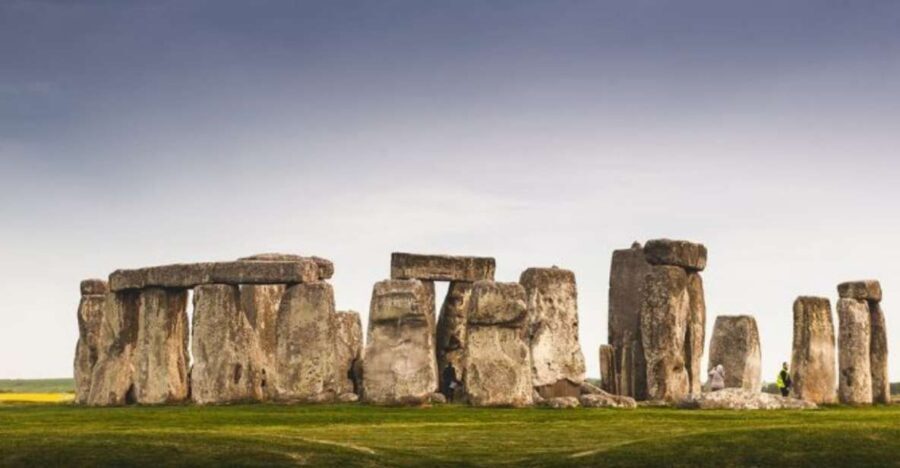 From Bristol: Stonehenge and Cotswold Villages Day Tour - From DoubleTree Bristol pickup to a day that actually flows