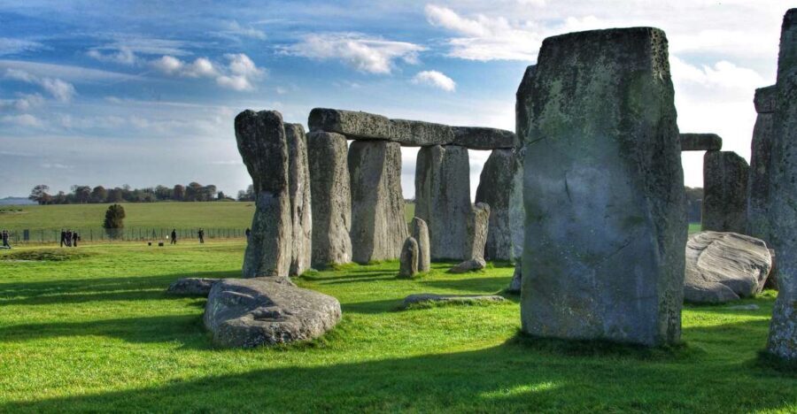 From Cambridge: Guided Day Tour to Bath and Stonehenge - Bath in one day: Roman Baths, lunch choices, and a guided walk