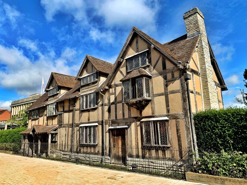 From Cambridge: Guided day trip to Stratford & The Cotswolds - Group Size, Pace, and What It Feels Like Day-to-Day