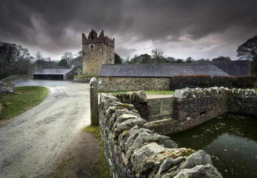 From Dublin: Game of Thrones Winterfell Locations Tour - Castle Ward and the Winterfell courtyard: walking the set