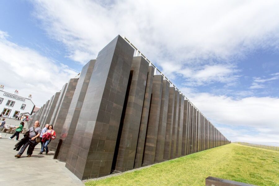 From Dublin: Giant's Causeway, Dark Hedge & Belfast Tour - Belfast in 105 Minutes: City Hall and a Short, Focused Look
