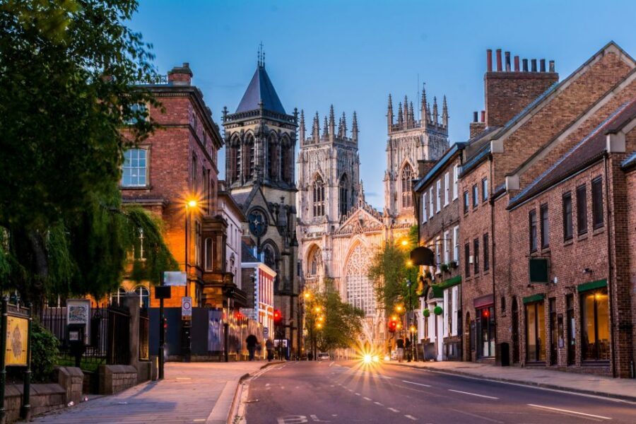 From Edinburgh: 5 Day Best of Northern England Tour - Lodging, group size, and the real comfort math