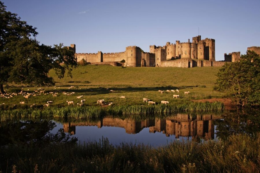 From Edinburgh: Holy Island, Alnwick Castle & Northumbria - From Edinburgh to Northumbria: a long but well-run coach day