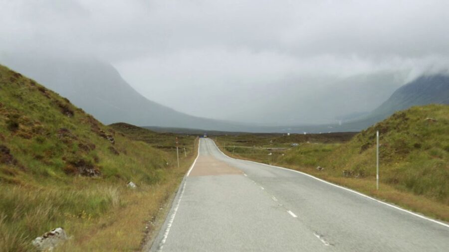 From Edinburgh: Loch Ness and Highlands Tour in Spanish - From Royal Mile to the Highlands: how the day starts strong