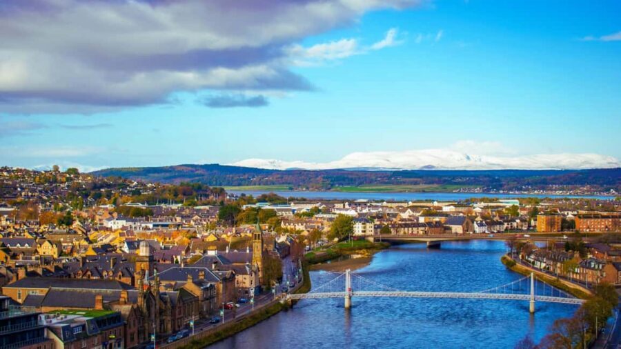 From Edinburgh: Loch Ness and Highlands Tour in Spanish - Glencoe in 15 minutes: how to get the best photos fast