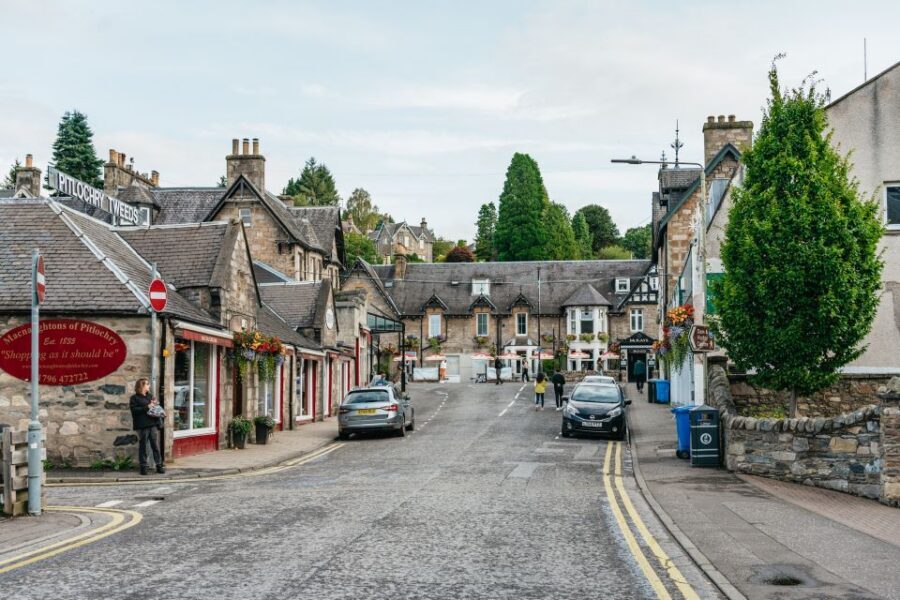 From Edinburgh: Loch Ness, Glencoe & Scottish Highlands Tour - Loch Ness Options: Boat Cruise vs Urquhart Castle