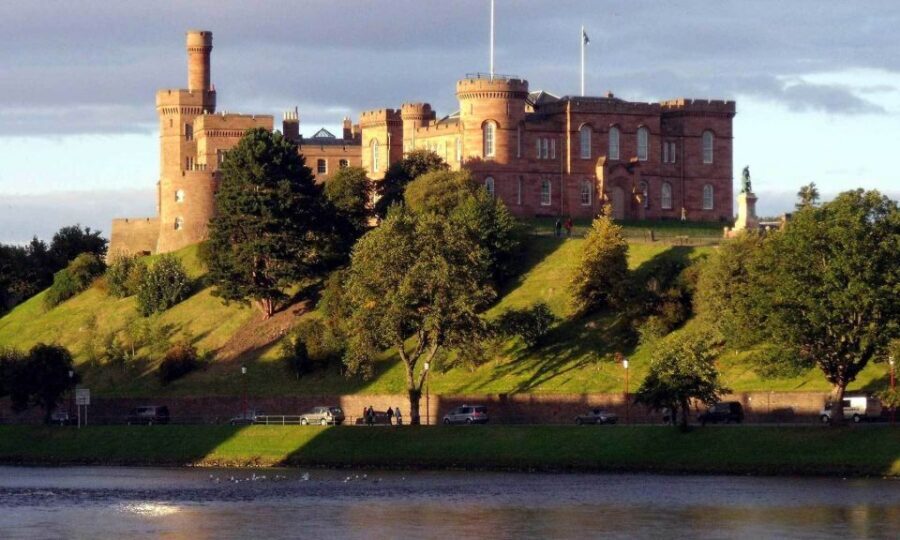 From Edinburgh: Loch Ness & Inverness Tour in Spanish - Culloden Battlefield: a short stop with serious atmosphere