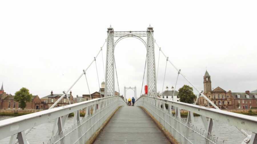 From Edinburgh: Loch Ness & Inverness Tour in Spanish - Inverness: lunch and free time that helps you experience the city your way