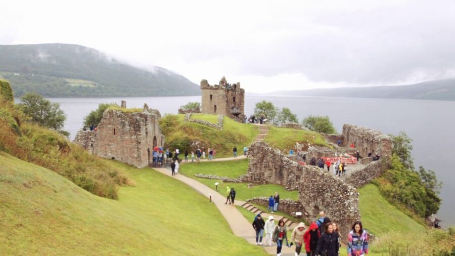 From Edinburgh: Loch Ness & Inverness Tour in Spanish - Loch Ness options: optional cruise + Urquhart Castle or a slower riverside pause