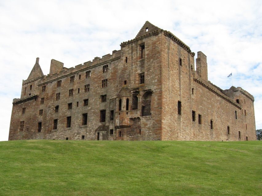 From Edinburgh: Outlander Adventure Day Tour with Entry - Blackness Castle: The Ship That Never Sailed and Jack Randall’s World