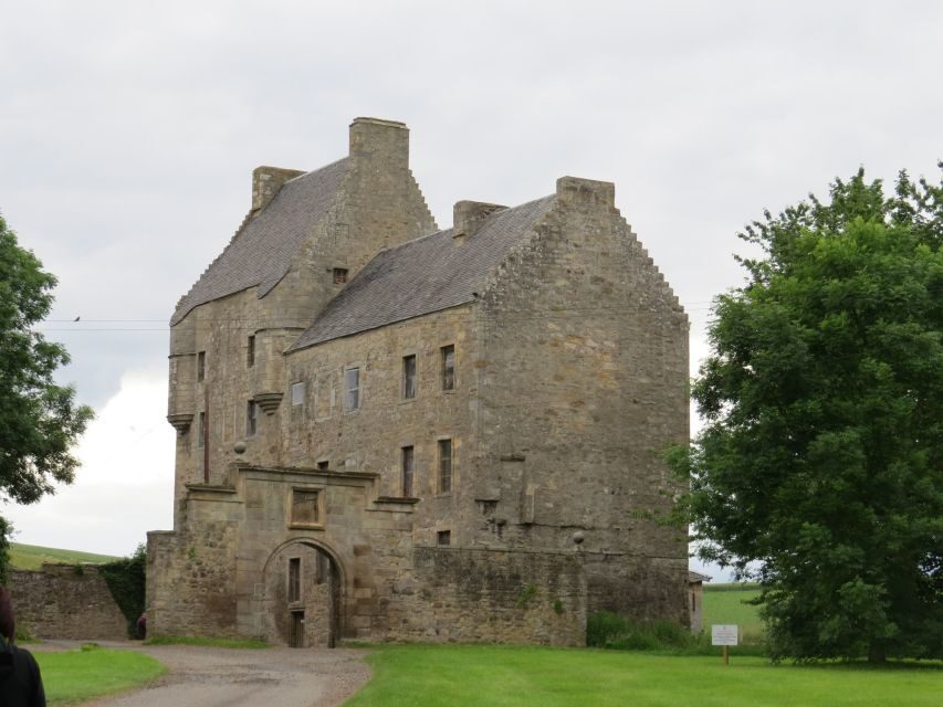 From Edinburgh: Outlander Adventure Day Tour with Entry - Doune Castle (Castle Leoch): The Real-Earl Story Plus Monty Python Audio