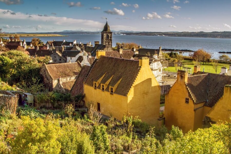 From Edinburgh: Outlander, Palaces, and Jacobites Day Trip - An Outlander set-hunt that actually feels like Scotland