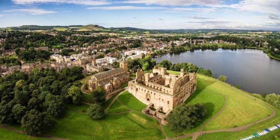 From Edinburgh: Outlander, Palaces, and Jacobites Day Trip - Midhope Castle or the Forth Bridges: what changes by season