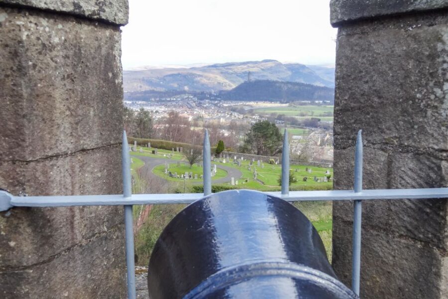 From Edinburgh: Stirling Castle, Loch Lomond & Whisky Tour - Stirling and William Wallace: old streets, Braveheart storytelling, and castle time