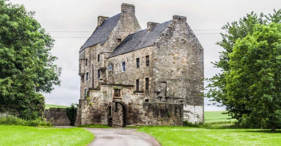 From Edinburgh: The Outlander Experience Guided Tour - Doune Castle: Castle Leoch filming scenes and likely swaps