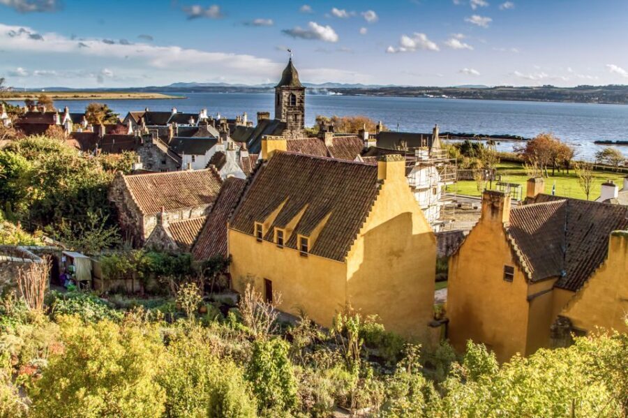From Edinburgh: The Outlander Experience Guided Tour - Midhope Castle as Lallybroch: grounds access, best photo angles, and season timing