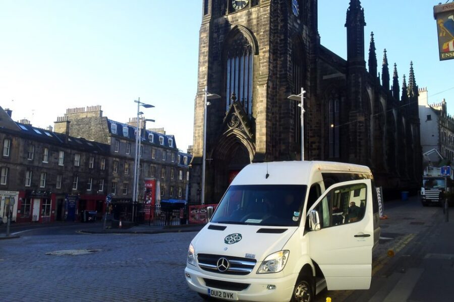 From Edinburgh: West Highland Lochs and Castles Day Trip - The Green Welly stop and King’s Knot: quick character, then back to Stirling country