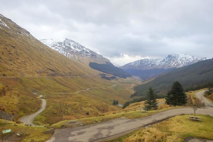 From Glasgow: Loch Lomond, Trossachs & Stirling Castle Tour - The Driver-Guide and Live Commentary Factor
