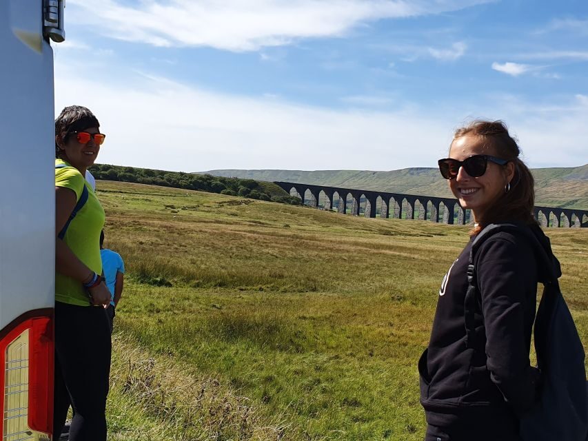 From Liverpool: Full-Day Yorkshire Sightseeing Adventure - From the World Museum in Liverpool to Yorkshire Dales: how the day moves