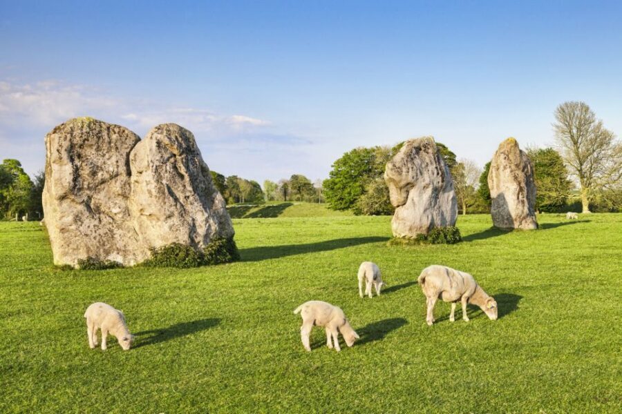 From London: Bath, Avebury and Lacock Village Day Trip - Setting off from London with a real small-group pace