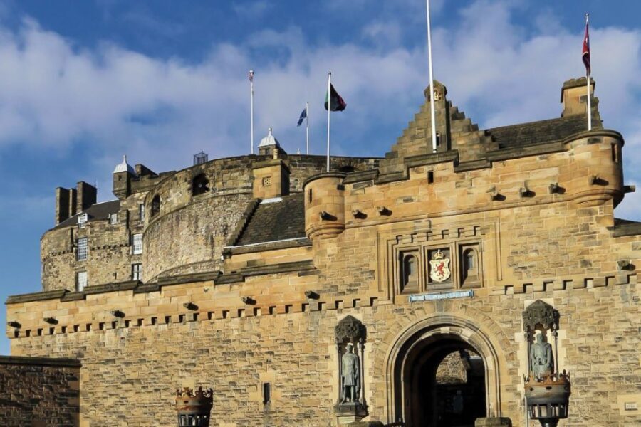 From London: Day Trip to Edinburgh by Rail with Castle Entry - Edinburgh’s open-top bus loop: how to use it like a local