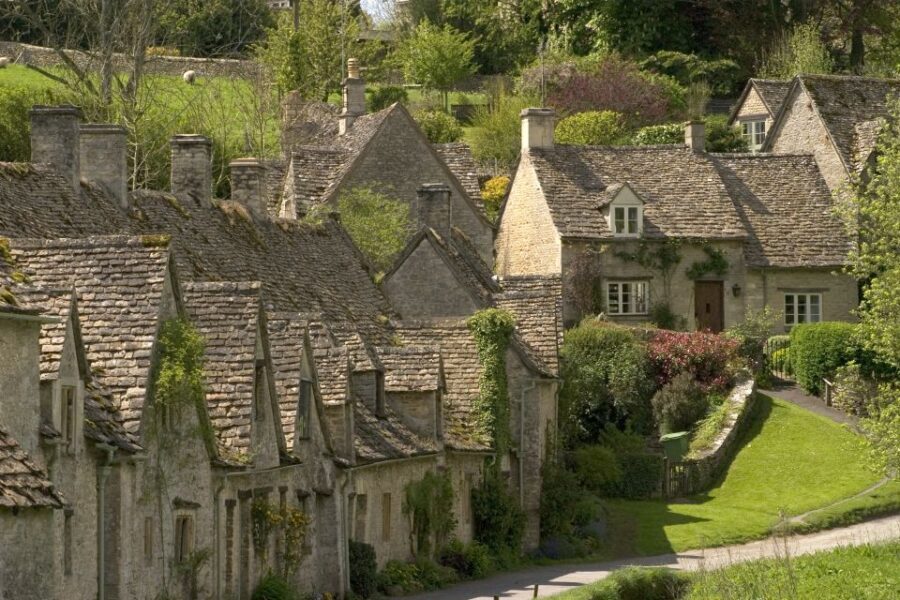 From London: Full-Day Cotswolds Small-Group Tour - Burford: England’s medieval streets and a proper first wander