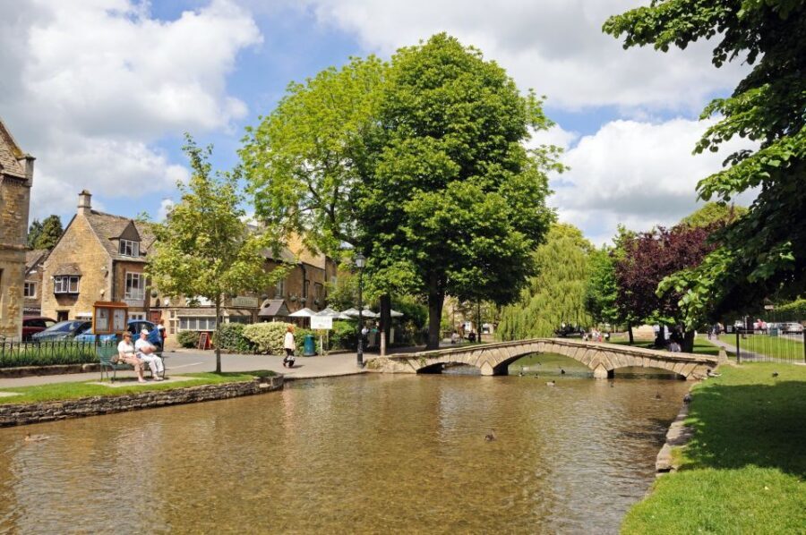 From London: Full-Day Cotswolds Small-Group Tour - Urban Baristas start: how the day begins before the countryside