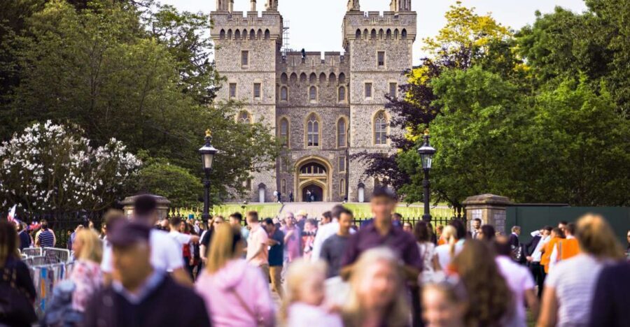 From London: Half-Day Trip to Windsor with Castle Tickets - State Apartments and Closures: Check Before You Rely on One Room