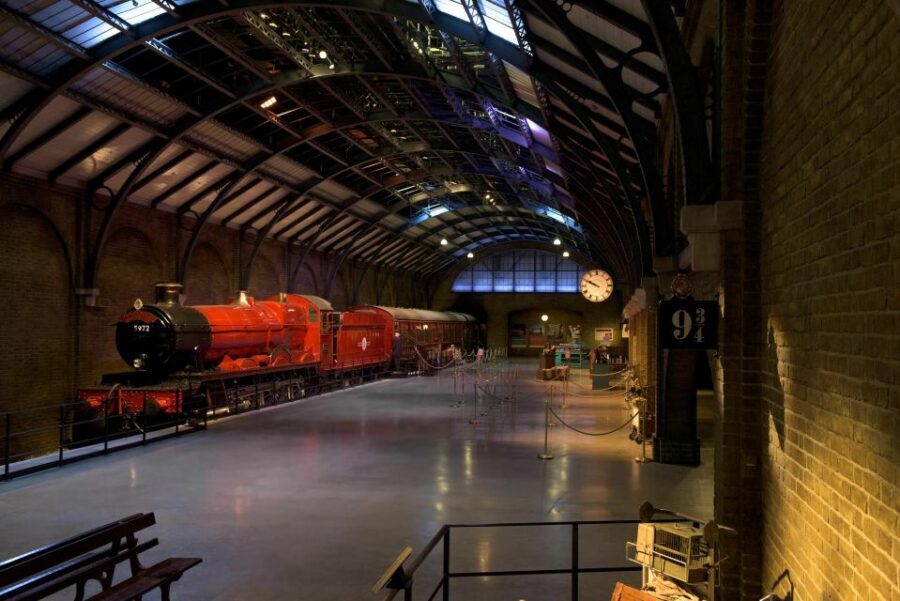 From London: Harry Potter Family Package with Transfers - Dark Arts season vs Hogwarts in the Snow: what changes through the year