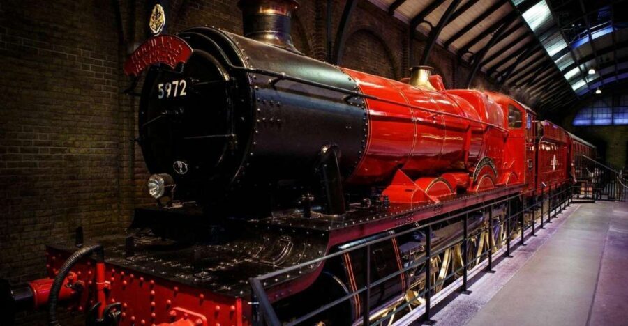 From London: Harry Potter Family Package with Transfers - The Great Hall and Dumbledore’s office family photo moment