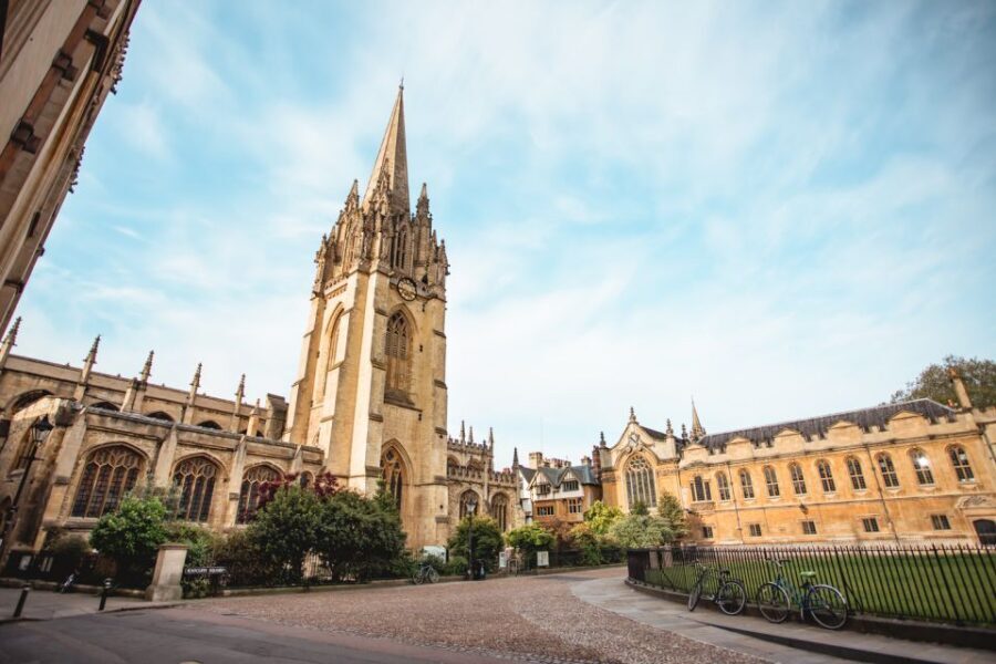 From London: Oxford and Cotswolds Villages Day Trip - The guide makes the difference on this kind of day