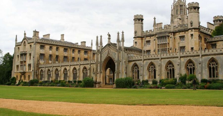 From London: Oxford & Cambridge Day Tour - Guide quality and smooth driving: what matters more than people expect