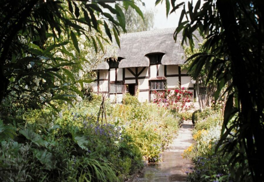 From London: Shakespeare's Stratford-upon-Avon Day Trip - The guide factor: when names like Oliver, Danxia, and Morton matter