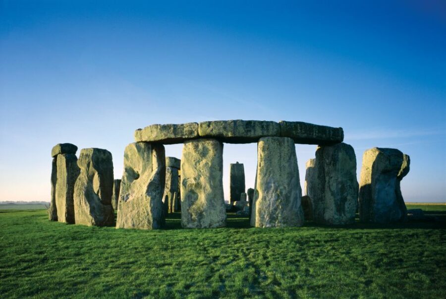 From London: Stonehenge and Bath Full-Day Tour - Discounts and extra savings: guidebooks and tastecard perks