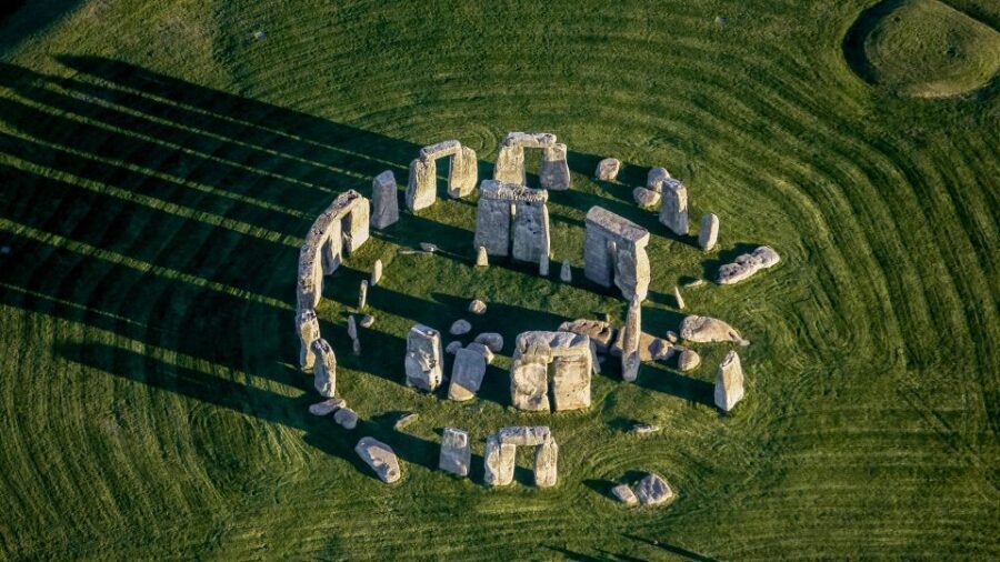 From London: Stonehenge and Windsor Castle Day Trip - Digital guide vs. human guide: choosing the style that fits you